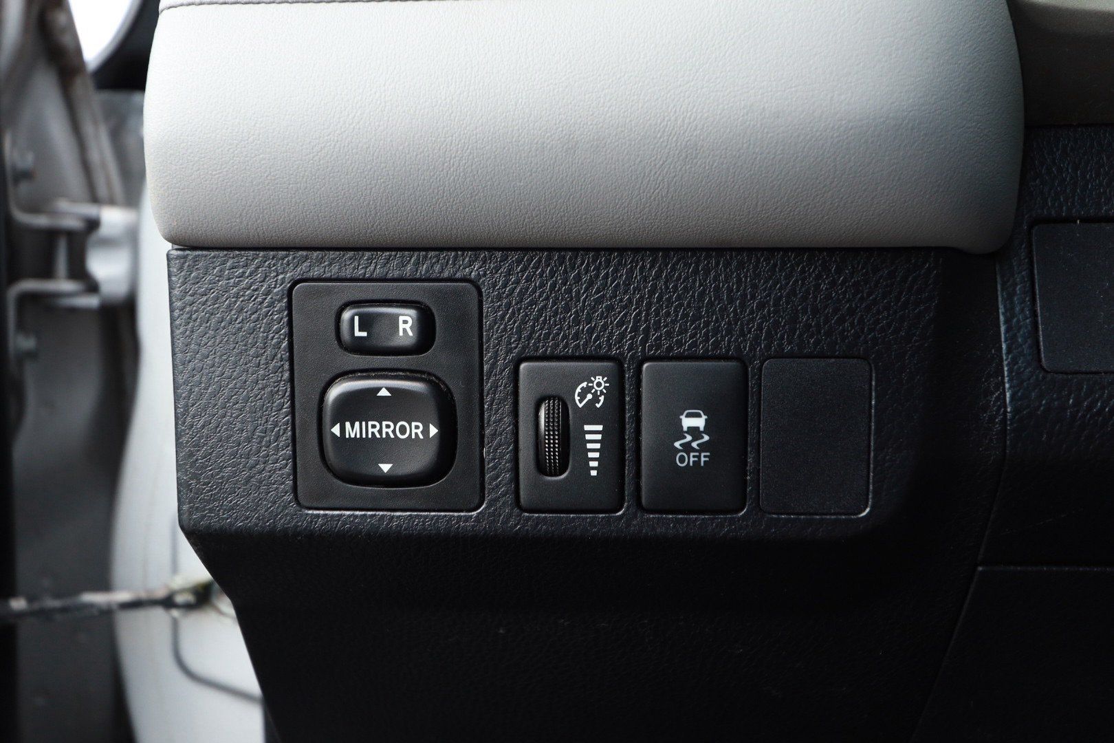 Used 2014 Toyota RAV4 XLE FWD image 16