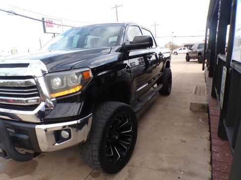 Used 2017 Toyota Tundra SR5 image 3