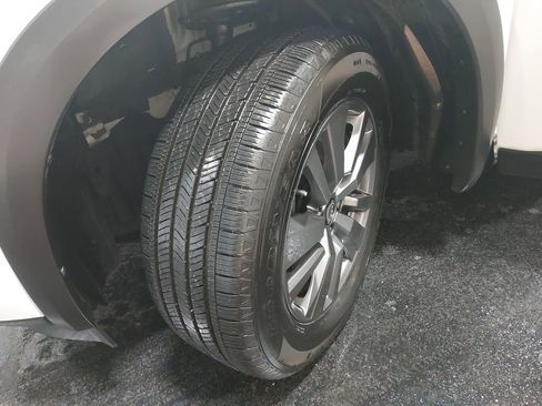 Used 2025 Nissan Pathfinder SV image 32