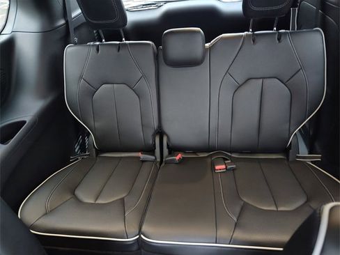 New 2026 Chrysler Pacifica Limited w/ Uconnect Theater Family Group image 34