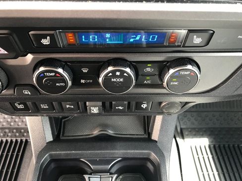 Used 2022 Toyota Tacoma TRD Sport w/ TRD Premium Sport Package AWD/4WD image 18