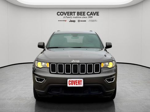 Used 2020 Jeep Grand Cherokee Laredo image 3