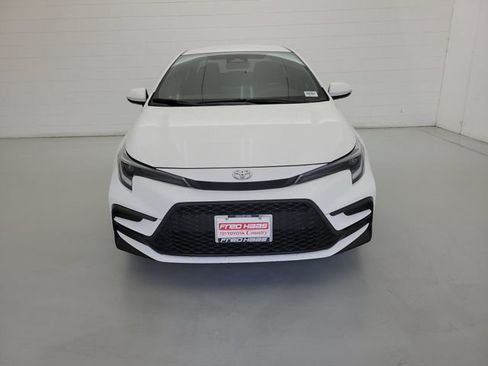 Used 2025 Toyota Corolla SE FWD image 3