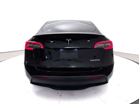 Used 2022 Tesla Model Y Performance AWD/4WD image 17