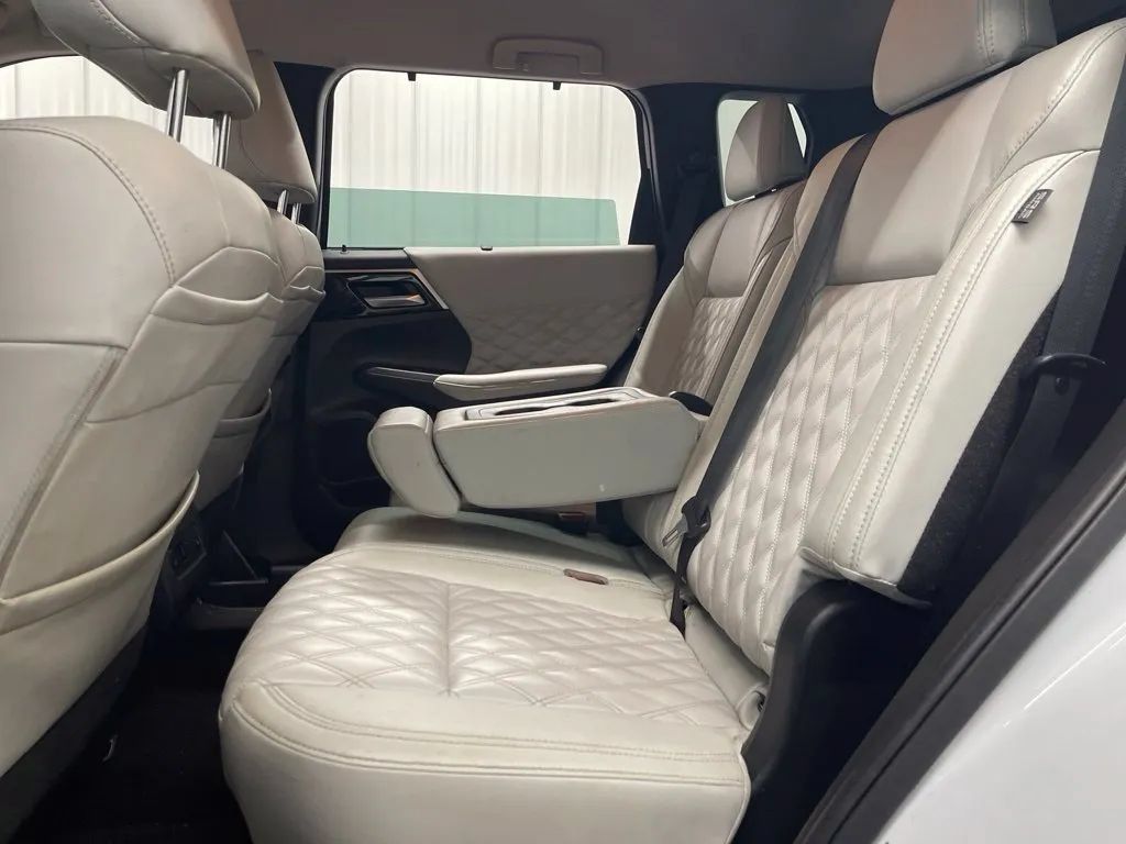 Used 2023 Mitsubishi Outlander SEL AWD/4WD image 13