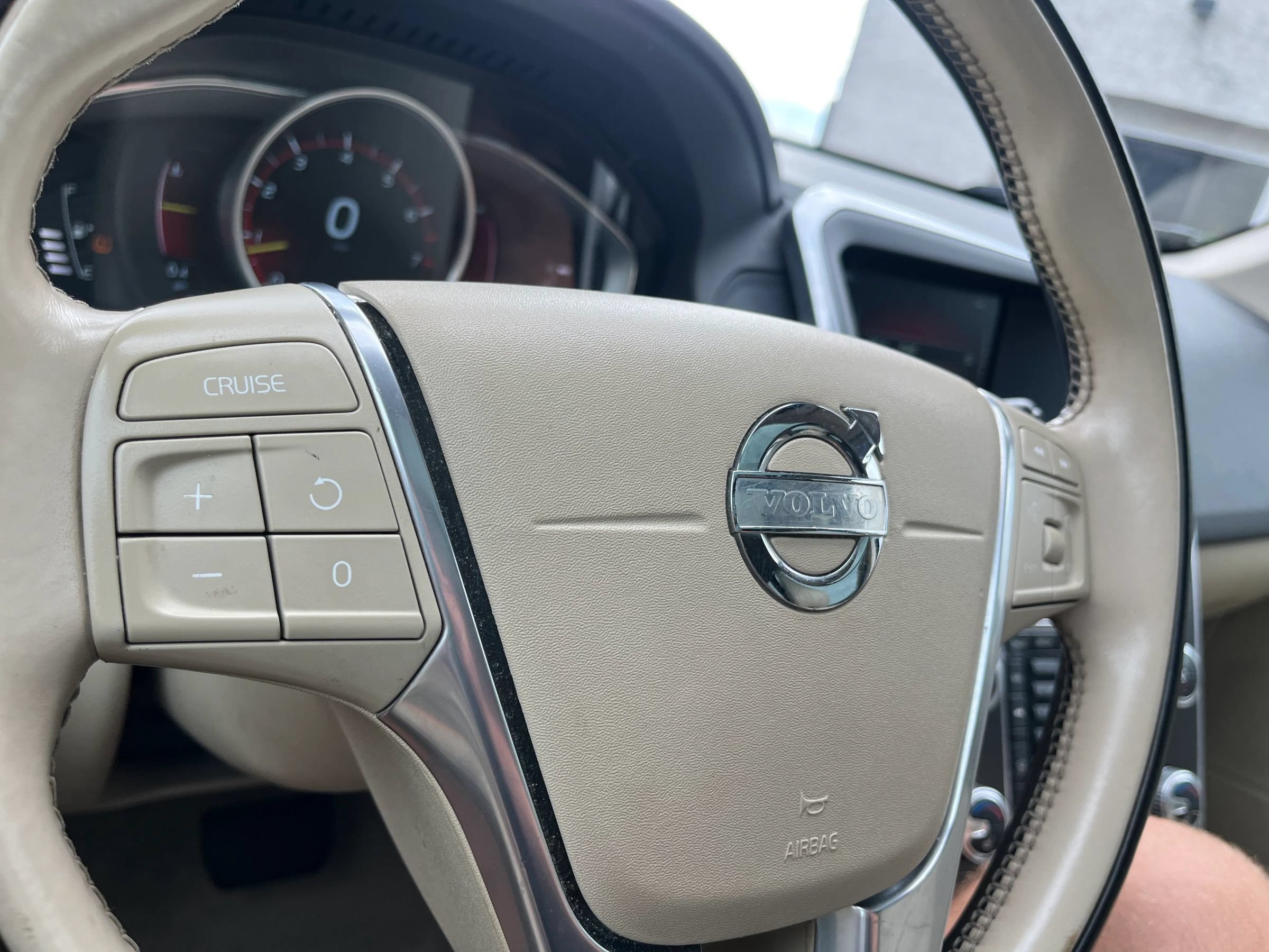 Used 2015 Volvo XC60 T5 AWD/4WD image 23