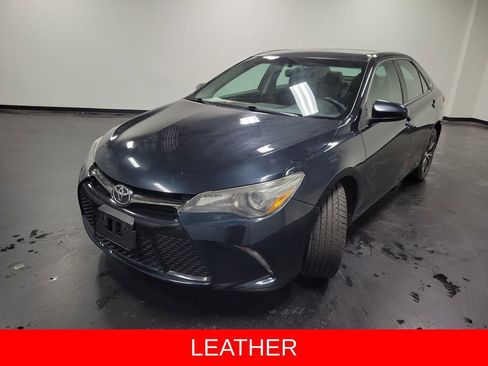 Used 2015 Toyota Camry XSE w/ Moonroof Package image 4
