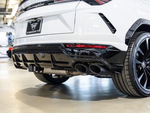 Used 2022 Lamborghini Urus AWD/4WD image 16