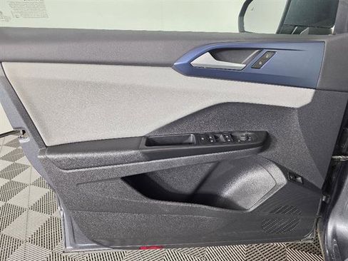 Used 2022 Volkswagen Taos SE image 34