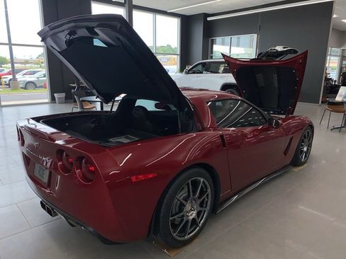 Used 2009 Chevrolet Corvette Coupe w/ Z51 Performance Package RWD image 21