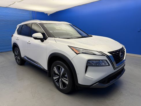 Used 2023 Nissan Rogue SL w/ SL Premium Package AWD/4WD image 2