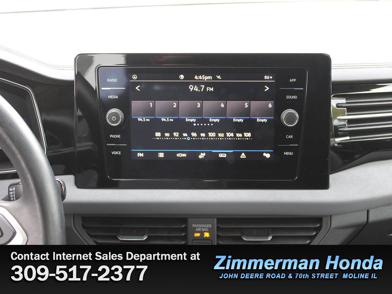 Used 2025 Volkswagen Jetta SE FWD image 14