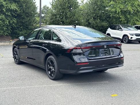 Used 2025 Honda Accord SE image 4