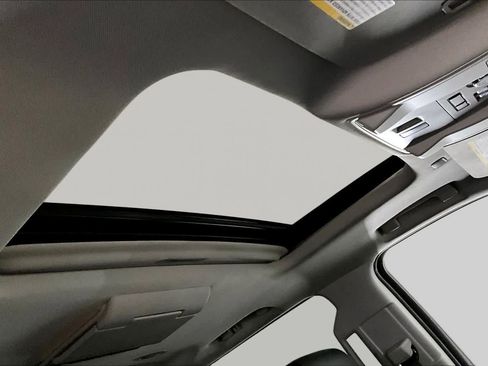 Used 2018 Chevrolet Tahoe Premier AWD/4WD image 14