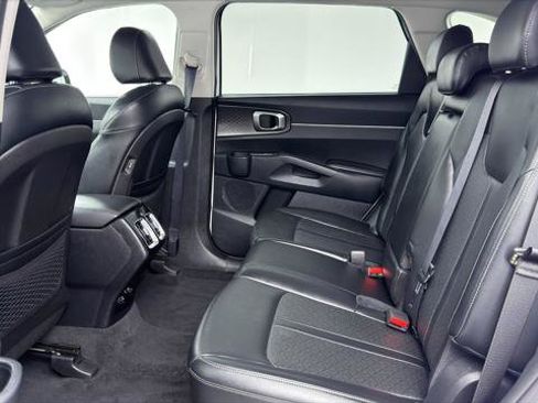 Used 2022 Kia Sorento S FWD image 16