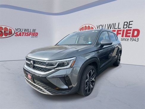 Used 2022 Volkswagen Taos SEL w/ Panoramic Sunroof Package image 4