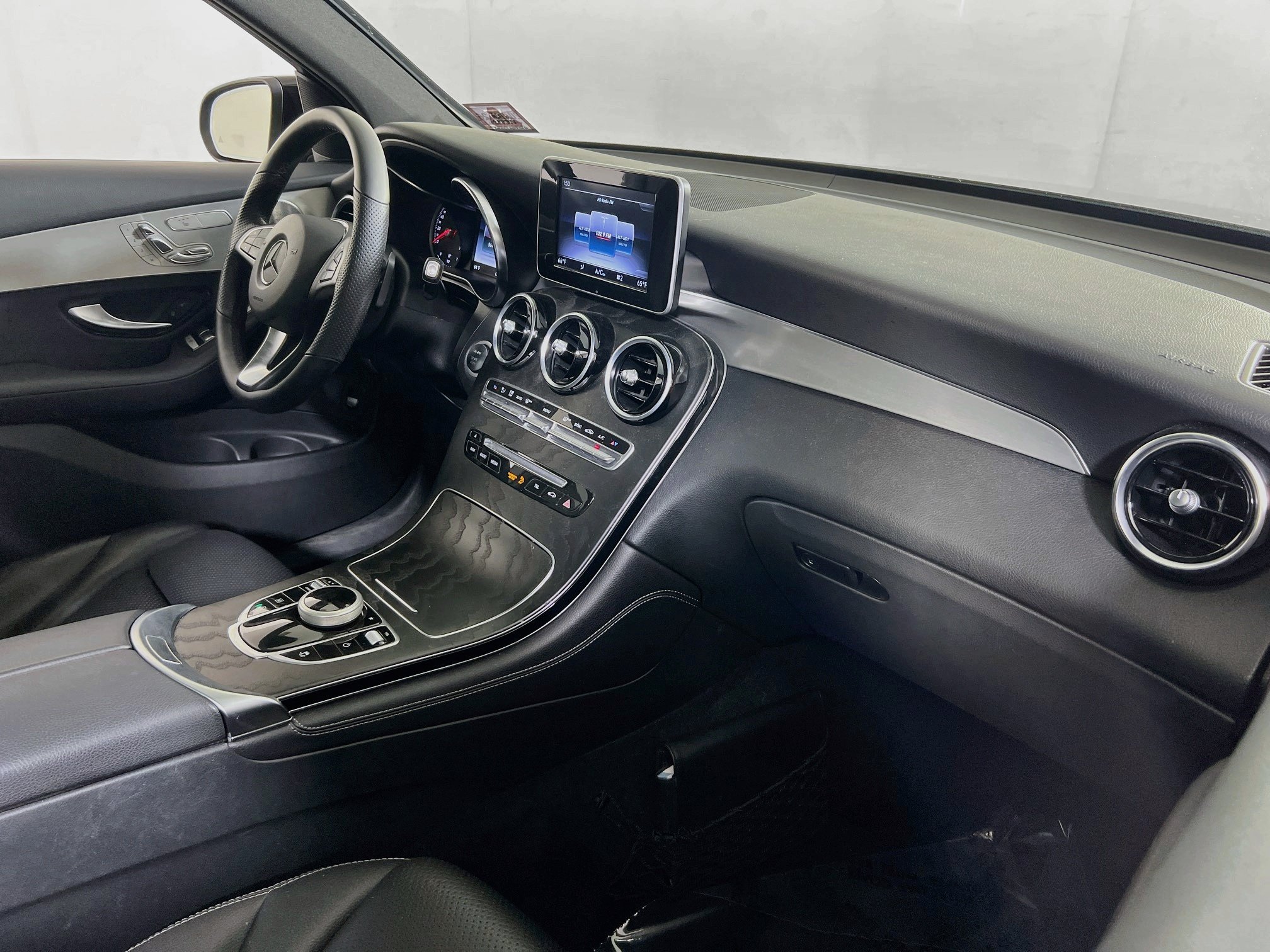 Used 2019 Mercedes-Benz GLC 300 4MATIC image 28