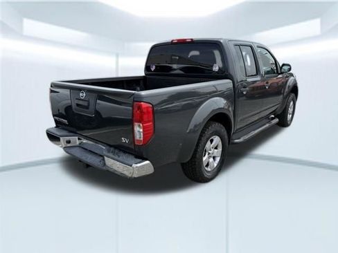Used 2013 Nissan Frontier SV image 6
