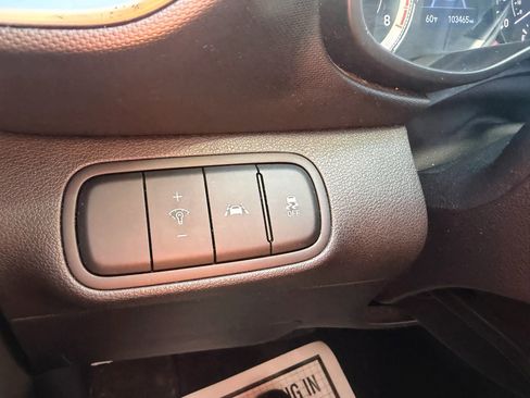 Used 2022 Hyundai Venue SEL w/ Cargo Package FWD image 17