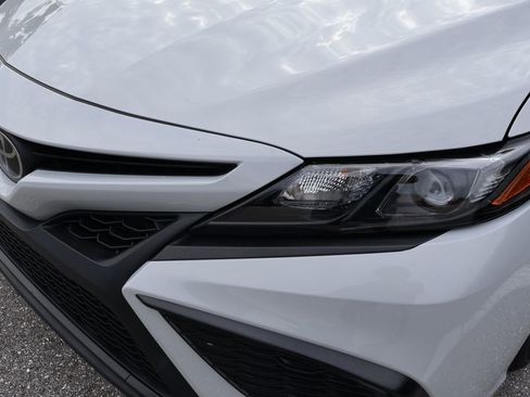 Used 2023 Toyota Camry SE FWD image 3