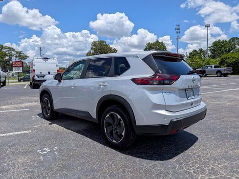 Used 2024 Nissan Rogue SV AWD/4WD image 5