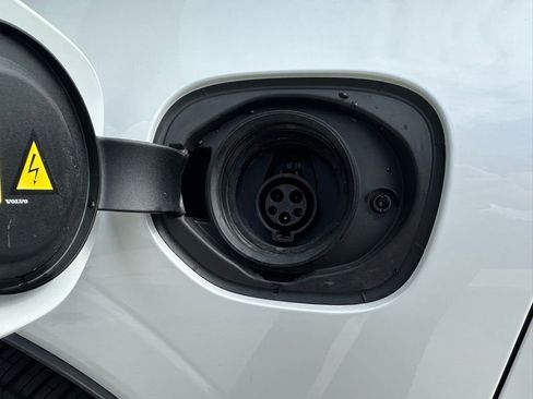 Used 2023 Volvo XC60 T8 Ultimate image 42