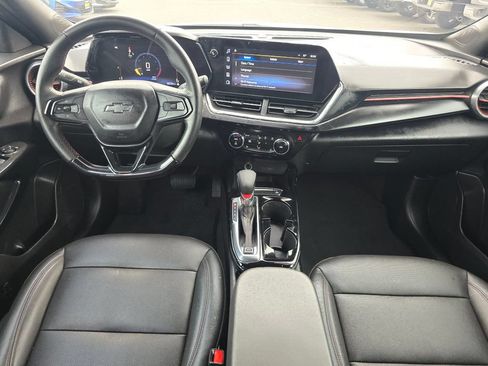 Used 2025 Chevrolet Trax RS w/ Sunroof Package FWD image 19