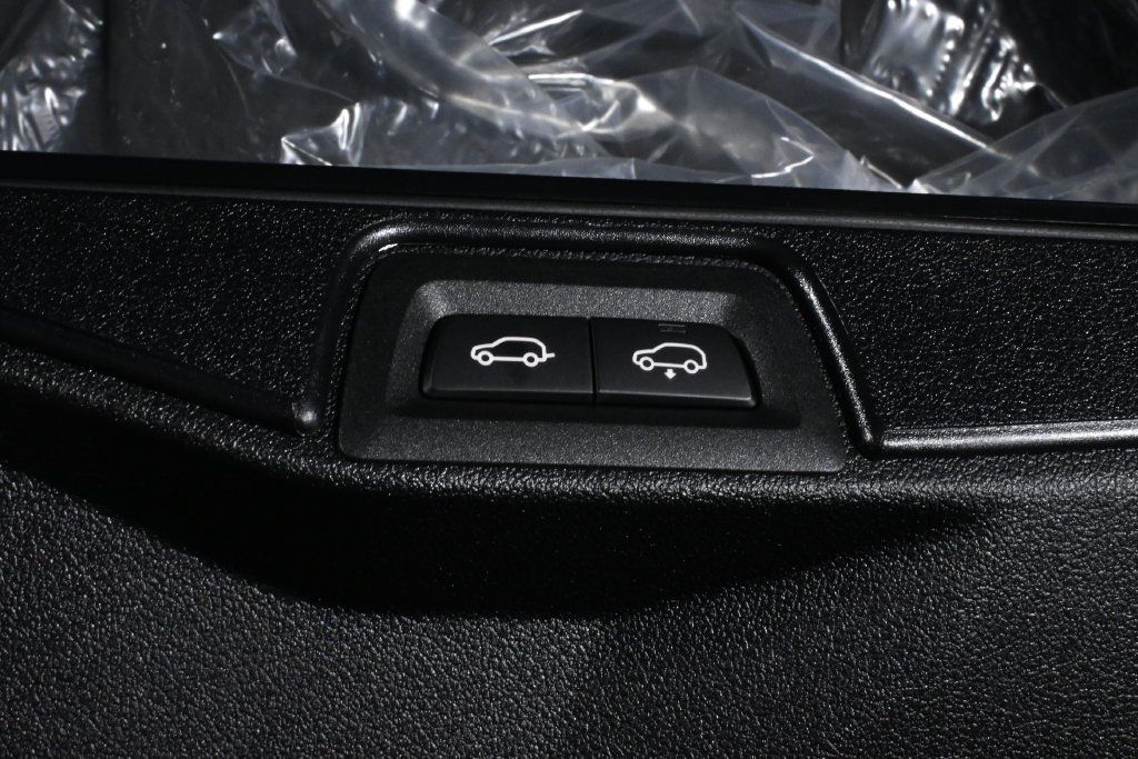 Used 2026 BMW X5 xDrive50e w/ M Sport Package AWD/4WD image 41