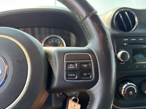 Used 2014 Jeep Compass Latitude image 16