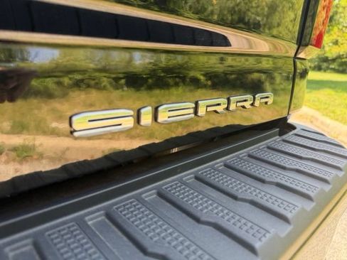 Used 2024 GMC Sierra 2500 Denali Ultimate AWD/4WD image 12