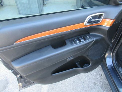 Used 2013 Jeep Grand Cherokee Overland w/ Advance Technology Group image 17