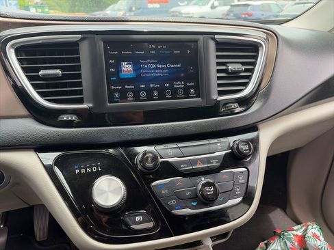 Used 2020 Chrysler Voyager Lxi image 14