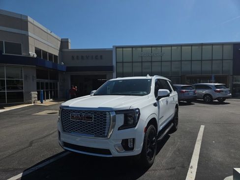 Used 2024 GMC Yukon Denali AWD/4WD image 5