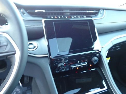 New 2025 Jeep Grand Cherokee Laredo X image 19