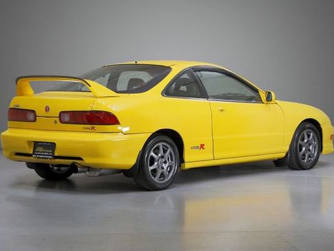 Used 2001 Acura Integra Type R FWD image 2