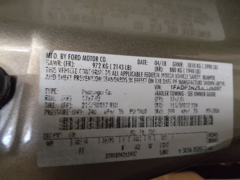 Used 2018 Ford Focus Titanium FWD image 33