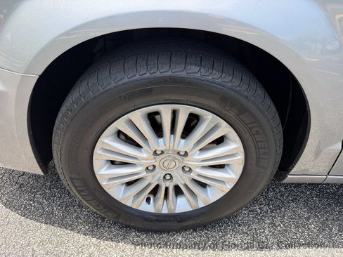 Used 2013 Chrysler Town & Country Limited w/ Luxury Group FWD image 73