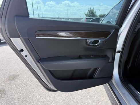 Used 2018 Volvo S90 T5 Momentum w/ Convenience Package FWD image 12
