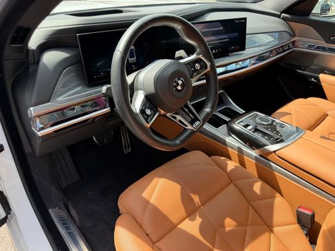 Used 2025 BMW 740i xDrive AWD/4WD image 17