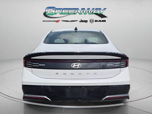 Used 2024 Hyundai Sonata SEL FWD image 3