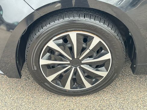 Used 2020 Toyota Corolla LE FWD image 39