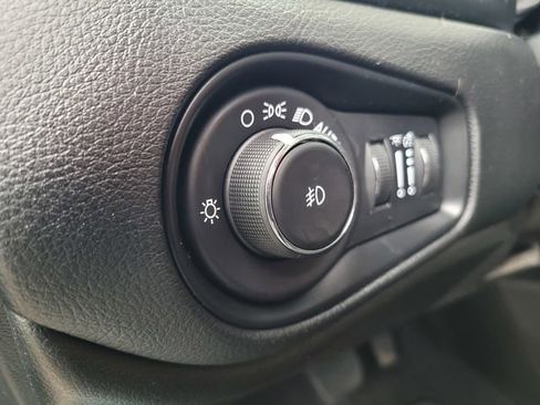 Used 2021 Jeep Renegade Latitude w/ Sun & Sound Group image 17