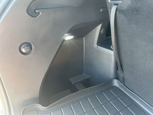 Used 2024 Volkswagen Atlas SEL AWD/4WD image 25