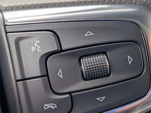Used 2022 Chevrolet Blazer LT FWD image 19