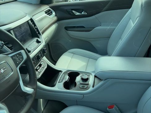 Used 2023 GMC Acadia SLT image 10