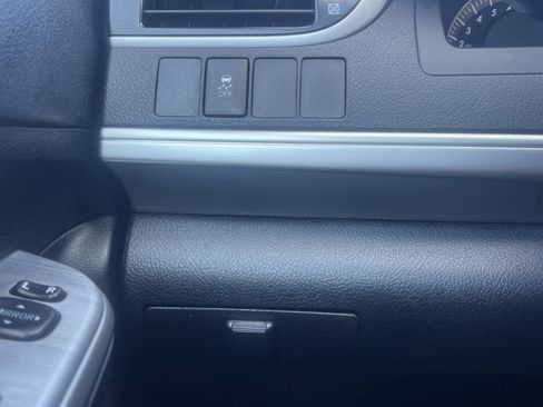 Used 2014 Toyota Camry SE image 12