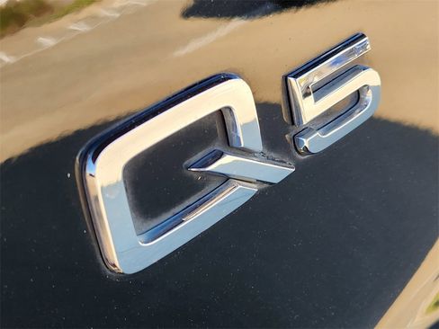 Used 2017 Audi Q5 2.0T Premium Plus w/ Technology Package image 12