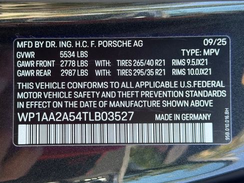 Used 2026 Porsche Macan AWD/4WD image 35