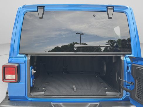 Used 2022 Jeep Wrangler Unlimited Sahara AWD/4WD image 22