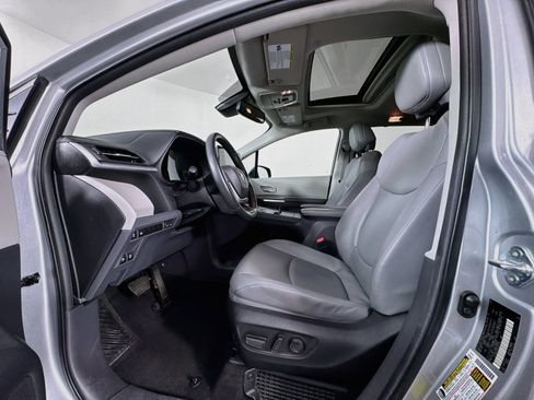 Certified 2024 Toyota Sienna XLE FWD image 20
